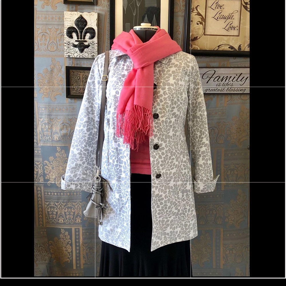 Eddie Bauer Gray/white leaf design raincoat Sz S